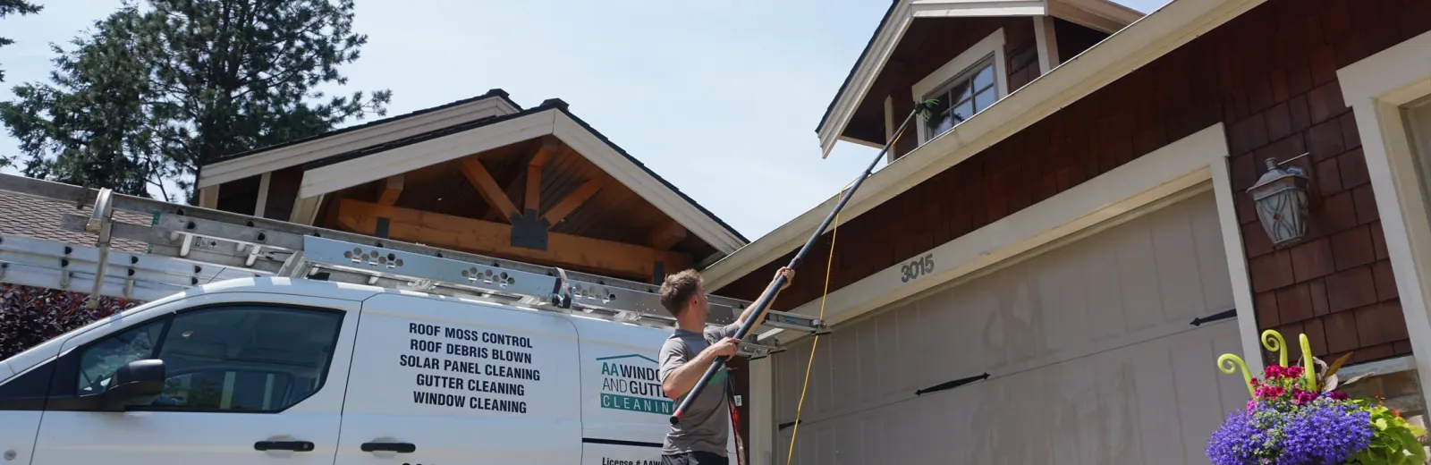 Cleaning windows on a house